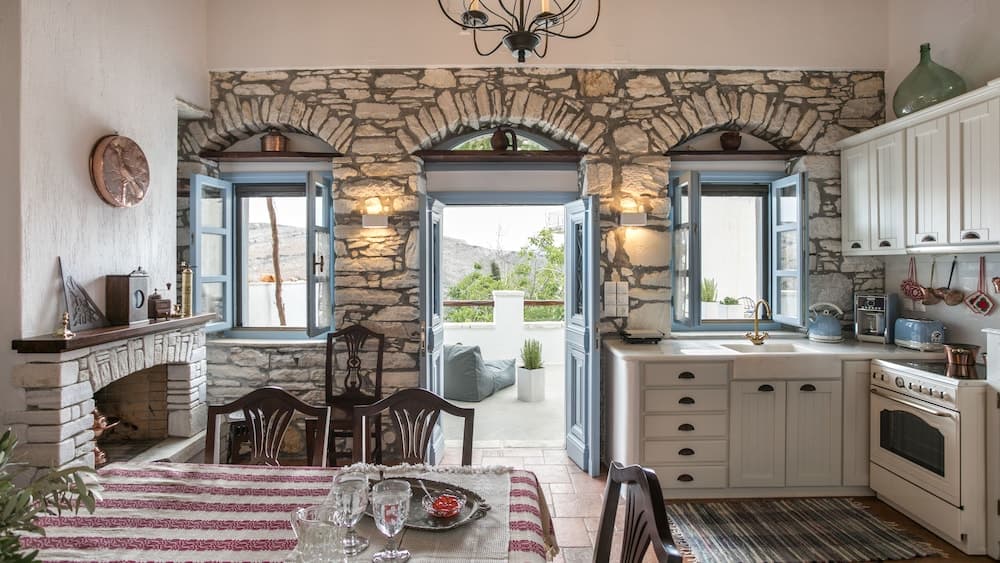 Traditional Inn Pirethron