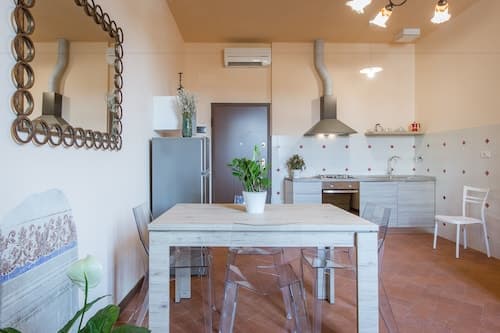 House in Florence Red