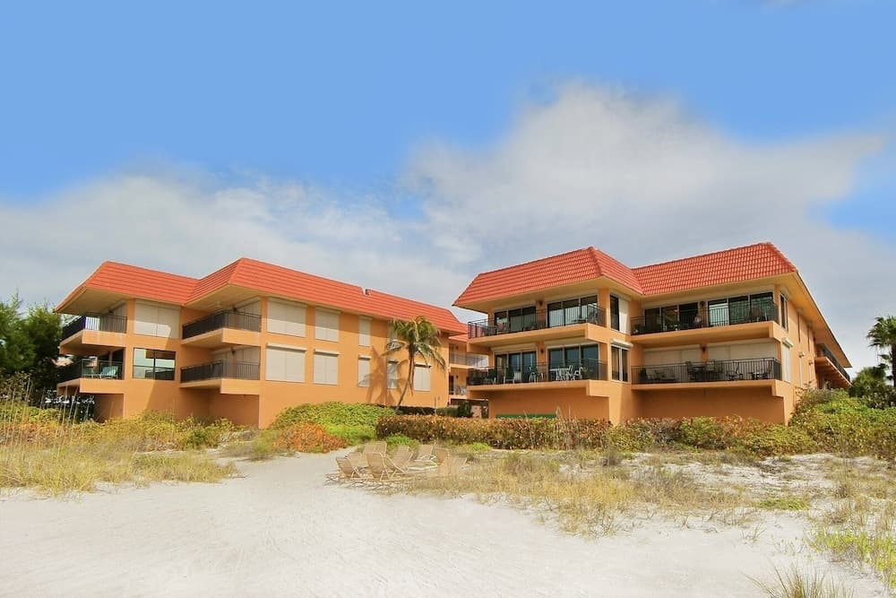 Playa Encantada 214 2 Bedroom Condo by RedAwning