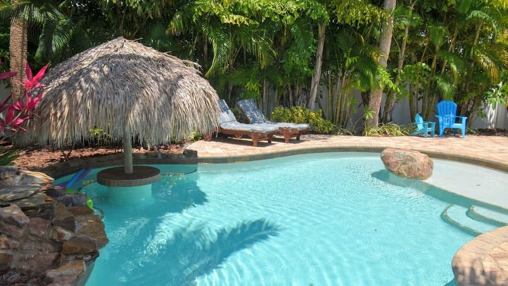 Coconut Breeze 2 Bedroom Cottage by RedAwning