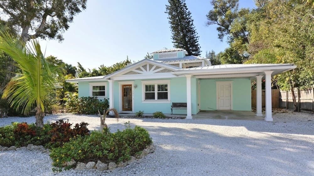 The Lady Fish 3 Bedroom Home by RedAwning