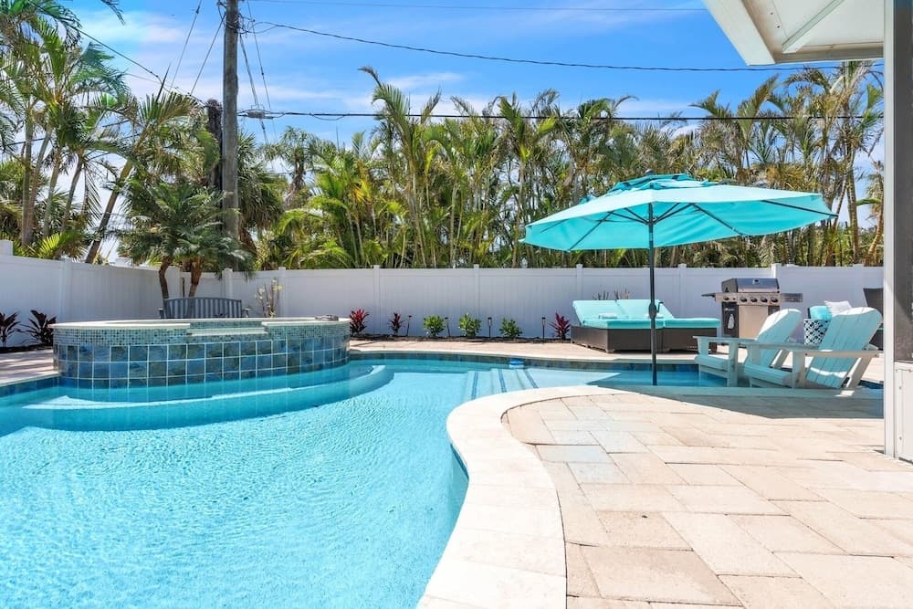 Coral Beach 3 Bedroom Home by RedAwning