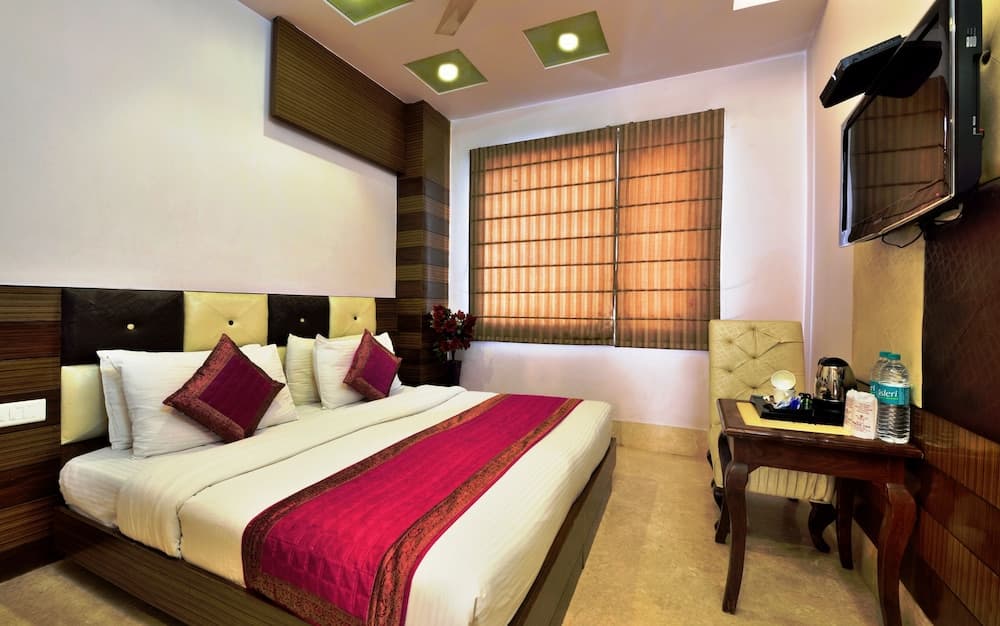 Hotel Taksh Inn