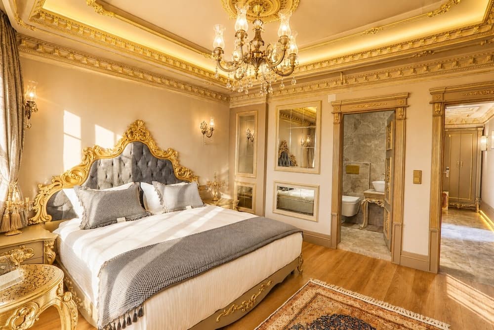 Real King Suit Otel