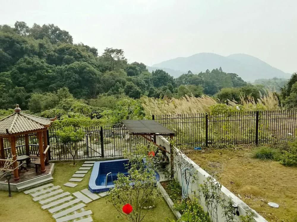 Yard Villa