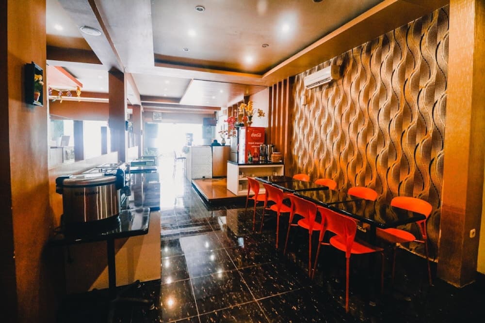 Reddoorz Plus near Makassar Town Square