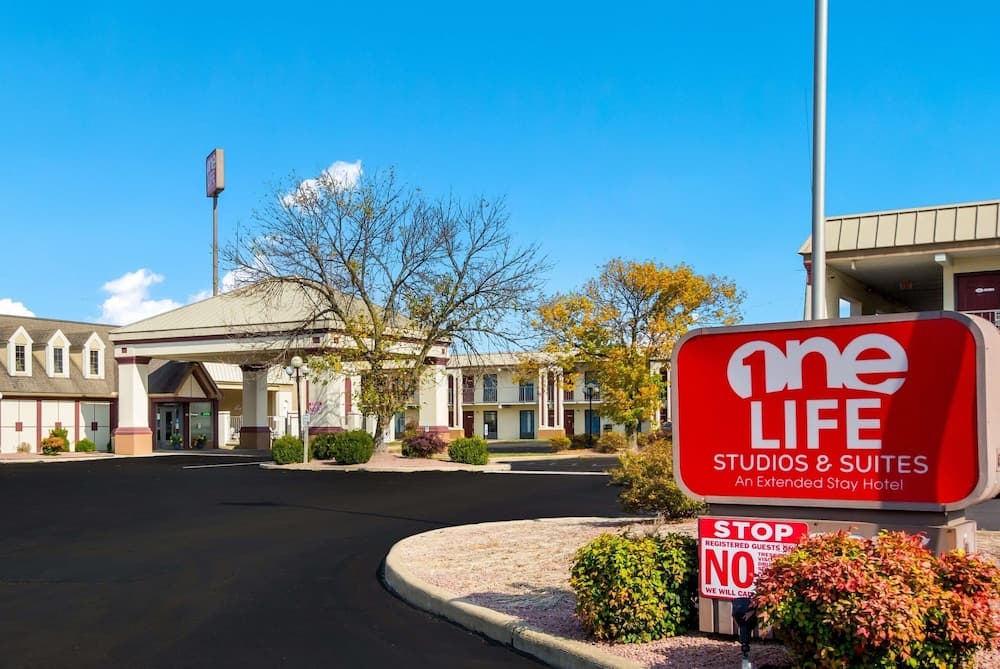 1 Life Studio and Suites