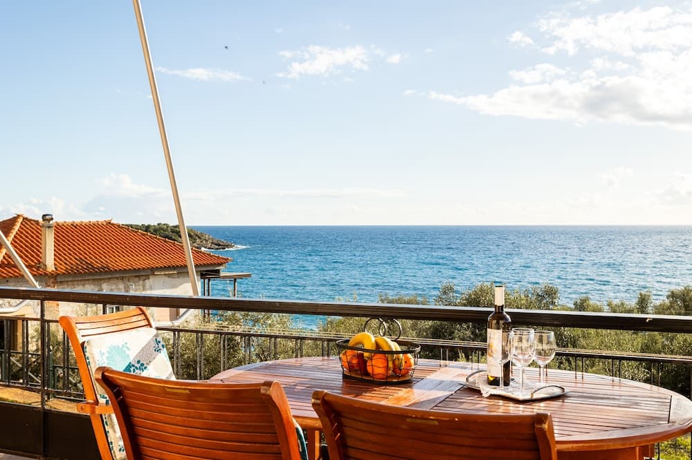 Sunset Serenity - Kardamili Seaside Getaway