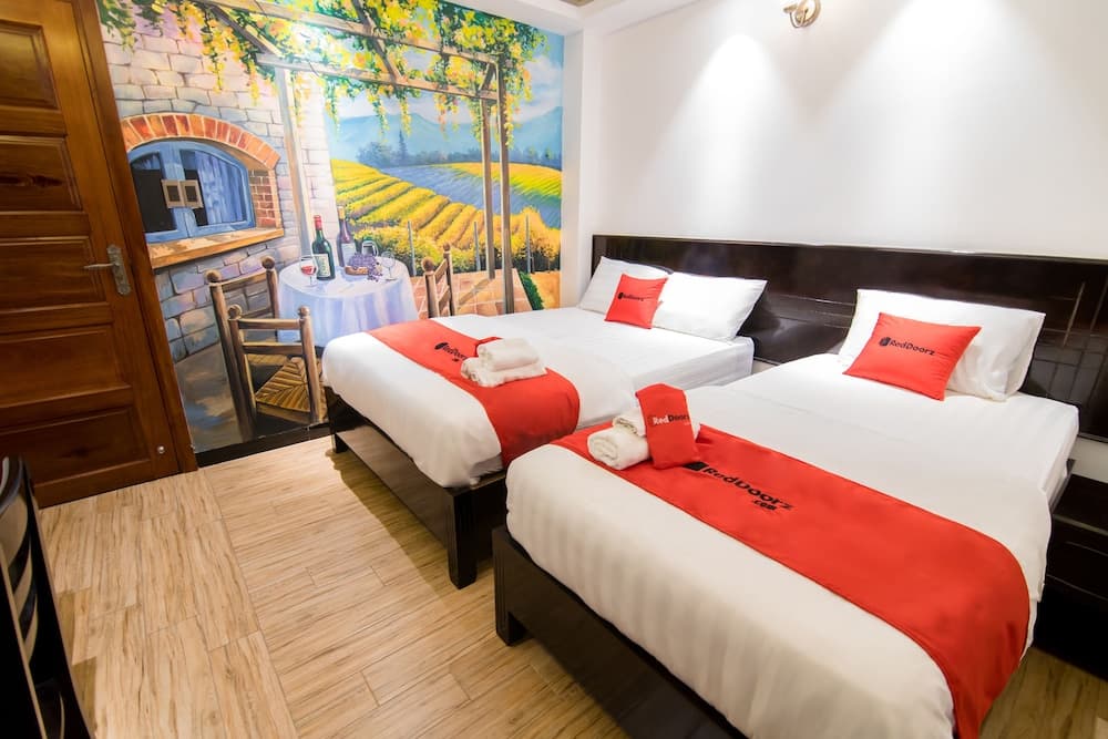 RedDoorz Plus near Ba Chieu Local Market