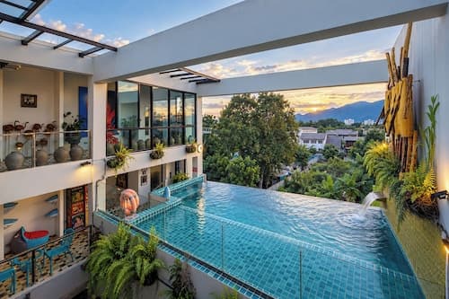 River Art Hotel