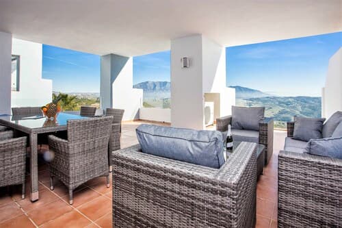 Spectacular Golf, Sea and Mountain Views BT65