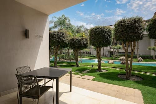 Dusit Thani LakeView Cairo