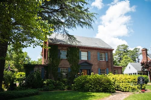 Williamsburg Manor B&B