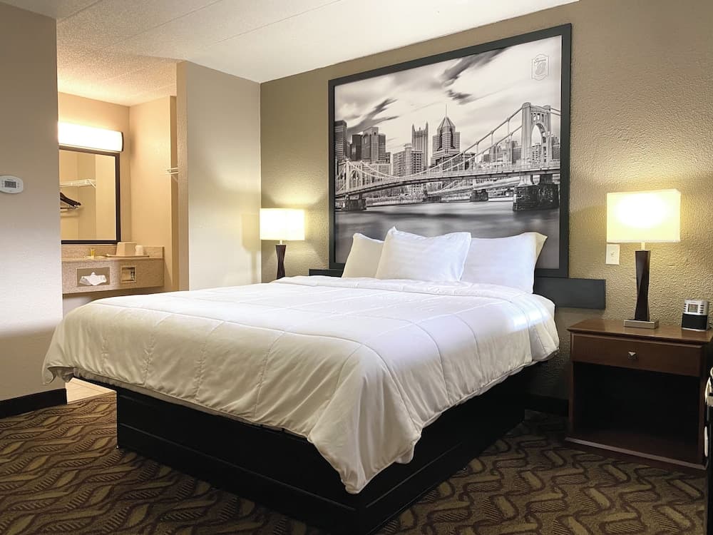 Super 8 by Wyndham Greensburg
