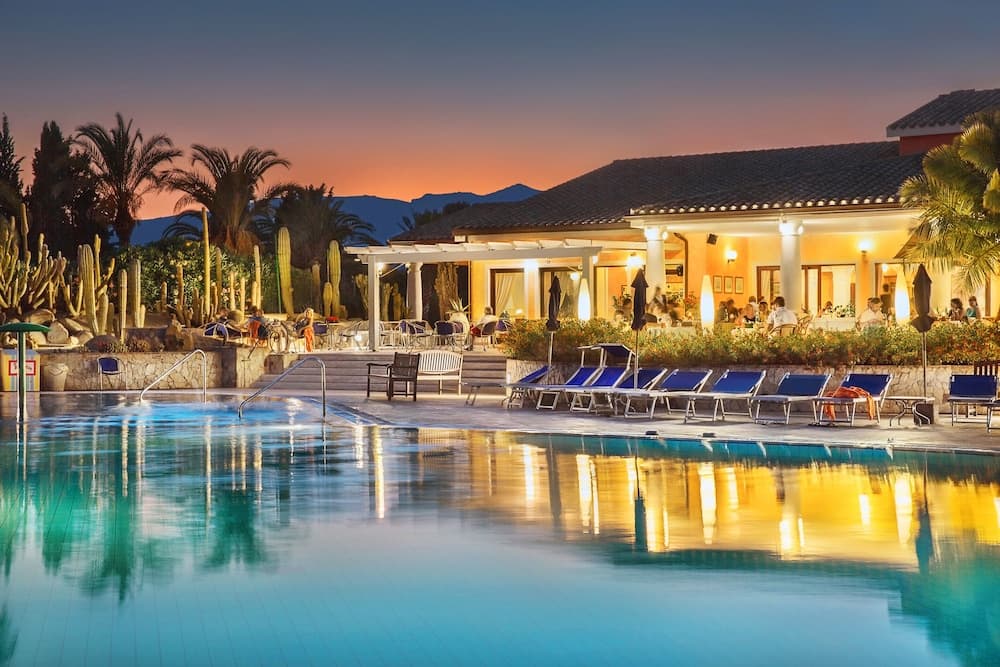 Lantana Resort Hotel & Apartments