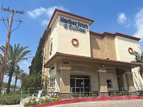 Harbor Inn & Suites