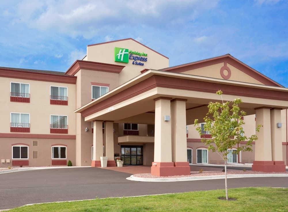 Holiday Inn Express & Suites Antigo by IHG