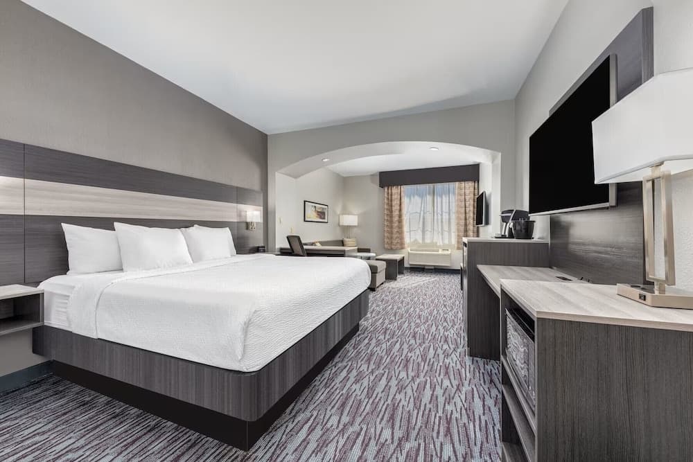 La Quinta Inn & Suites by Wyndham Allen at The Village