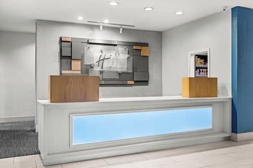 Holiday Inn Express and Suites Savannah - Midtown by IHG