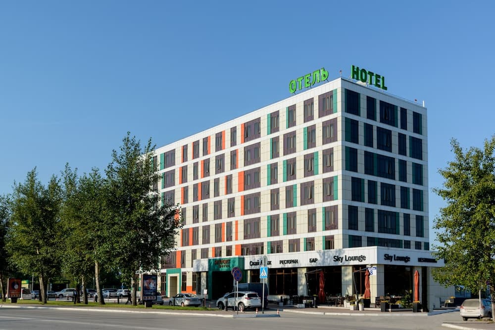 SkyPort Hotel