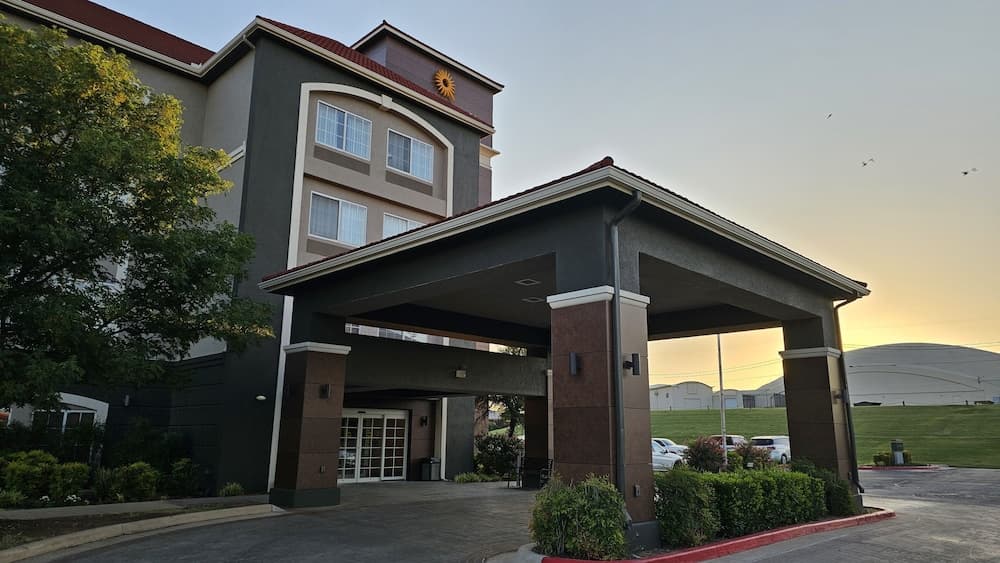 La Quinta Inn & Suites by Wyndham Lawton / Fort Sill