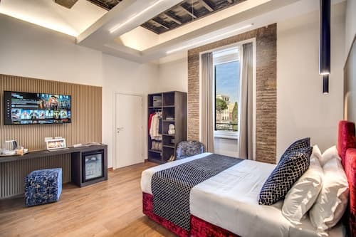 Little Queen Suite