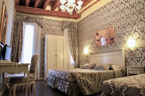 Hotel Bridge