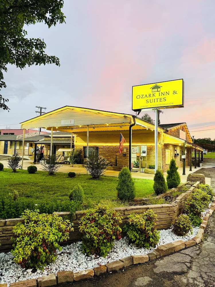 Ozark Inn & Suites