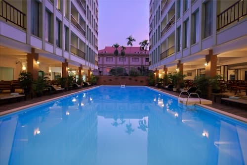 Smiling Hotel