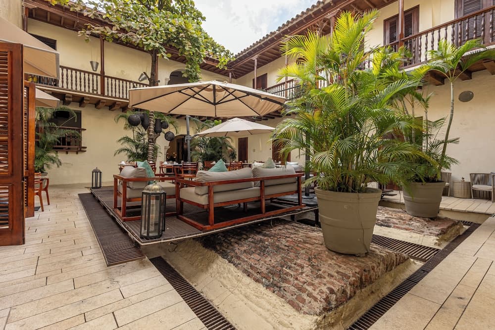 Ananda Hotel Boutique