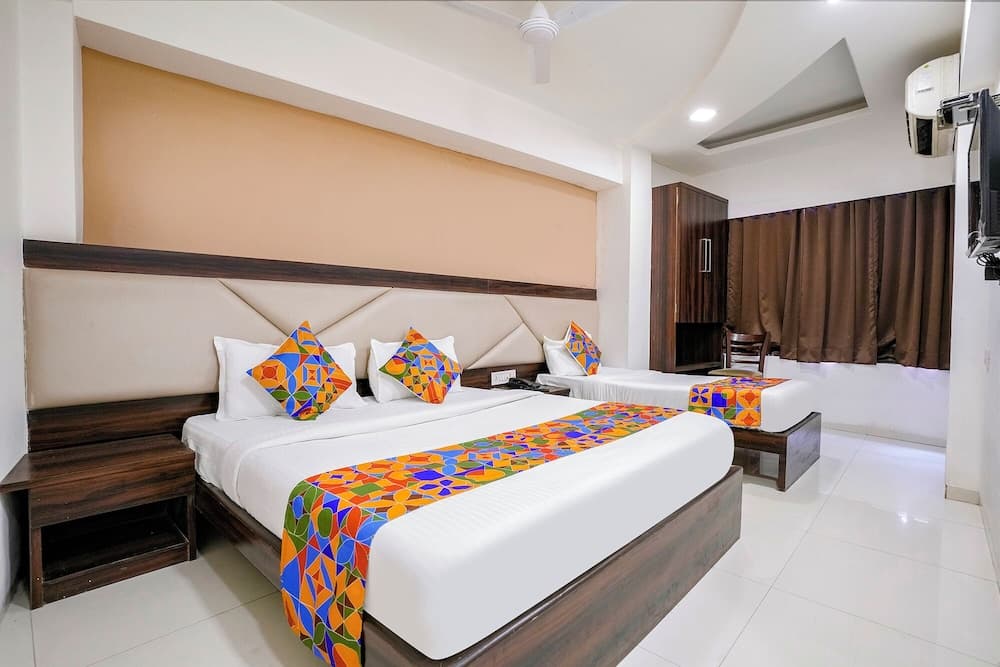 Hotel Kamran Residency - Near US Embassy