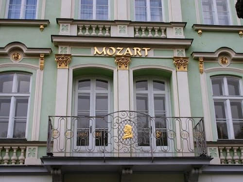 EA Hotel Mozart
