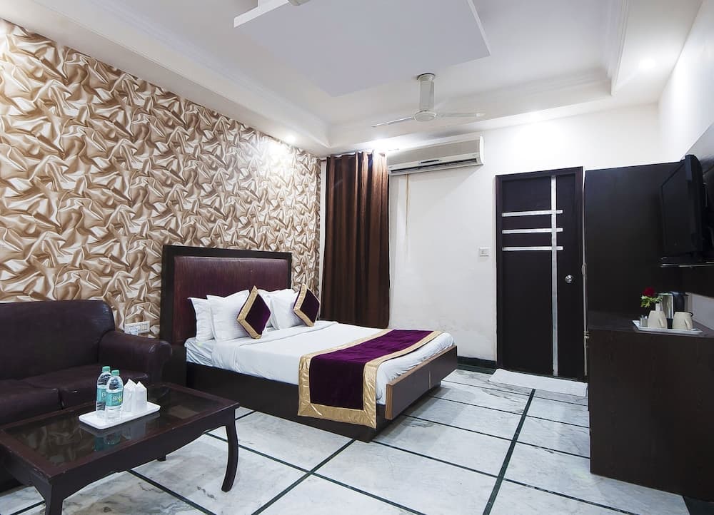 Hotel Apra Inn