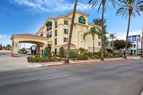 La Quinta Inn & Suites by Wyndham NE Long Beach/Cypress