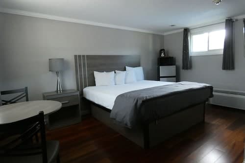 Aquastar Inn