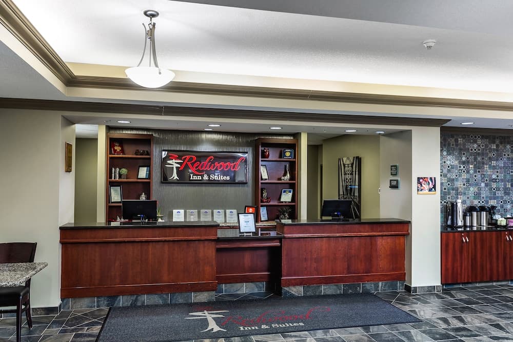 Redwood Inn & Suites - Grande Prairie