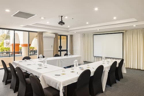 Oaks Gold Coast Calypso Plaza Suites