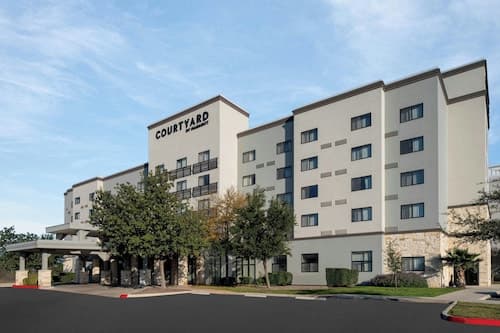 Courtyard by Marriott San Antonio Six Flags at The Rim