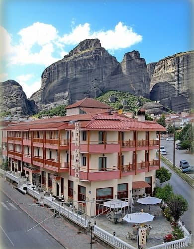 Famissi Hotel