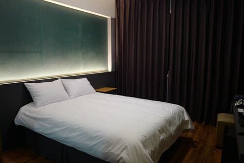 Renaissance Hotel - Hostel