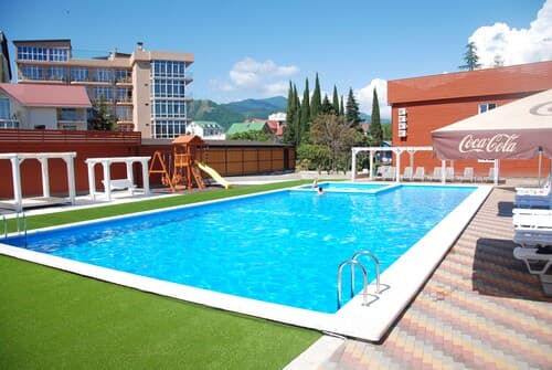 Peak Season Hotel