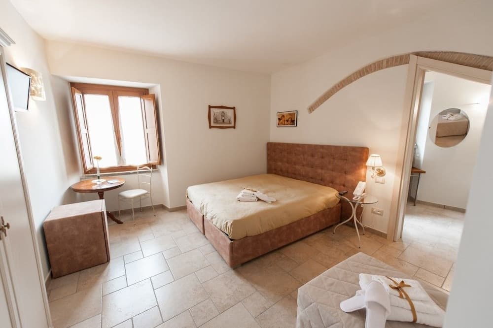 Le Pietre Del Borgo