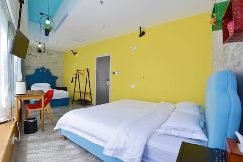 J Trip Youth Hostel