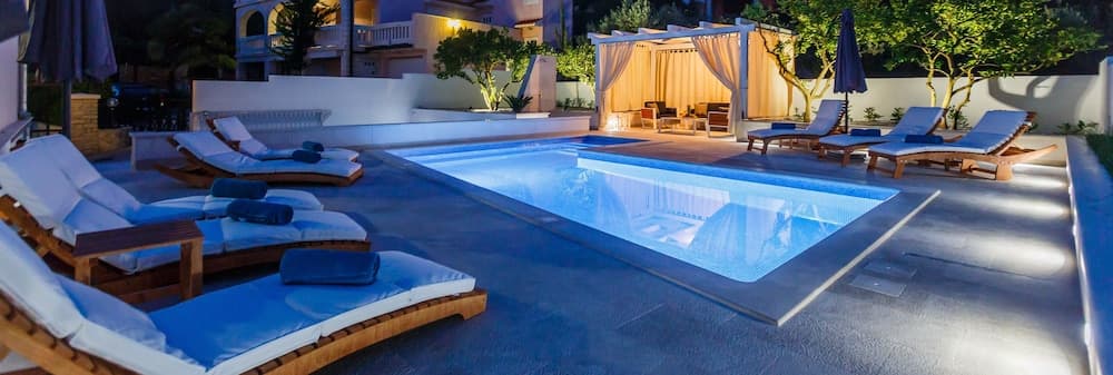 Luxury Apartments Giovanni with pool