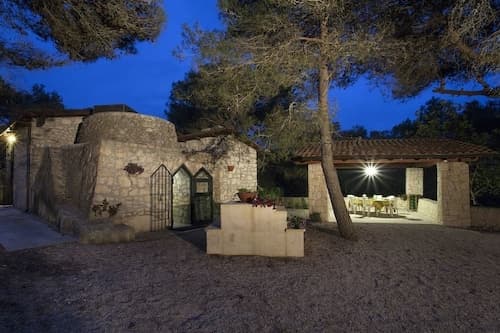 Trullo in the Wood