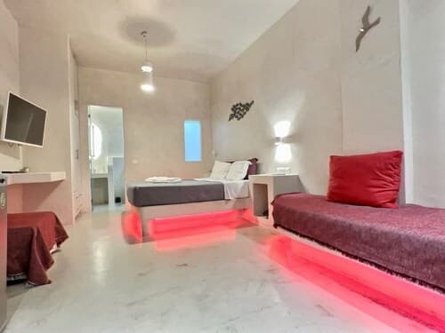 The Muse Of Santorini - Hot Tub Suites