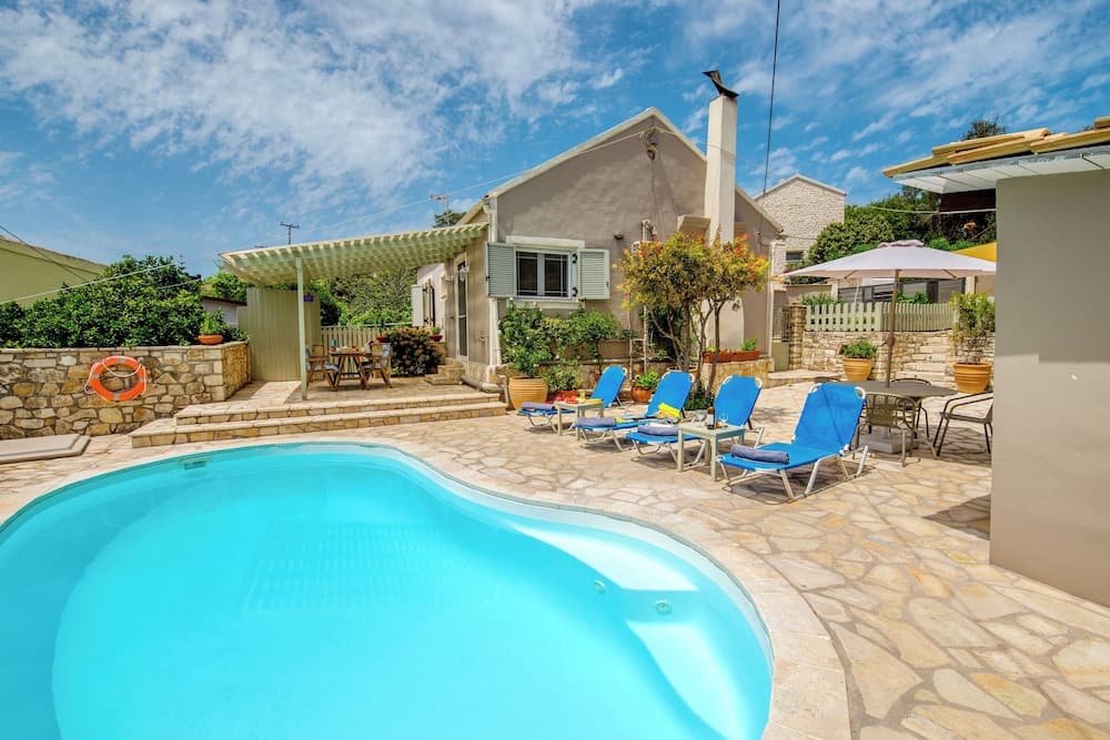Loggos Seaview Cottage with Pool by Konnect