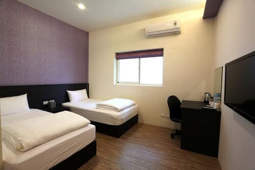 Oak Garden Hotel