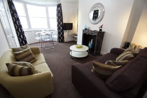 New Steine Apartment Sea View by Brighton Holiday Lets