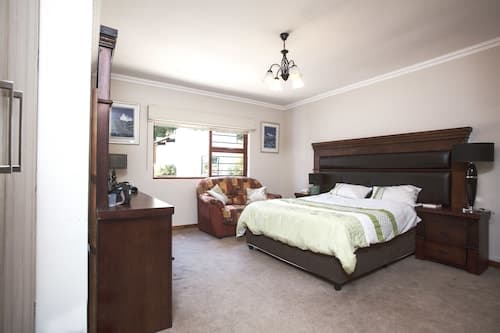 Spacious Garden Cottage
